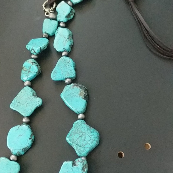 Beautiful Turquoise Color Howlite Necklace - Picture 4 of 5